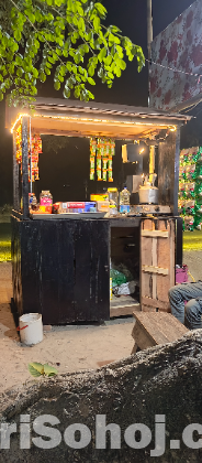 মজবুত কাঠের তৈরি আধুনিক চায়ের স্টল / দোকান।